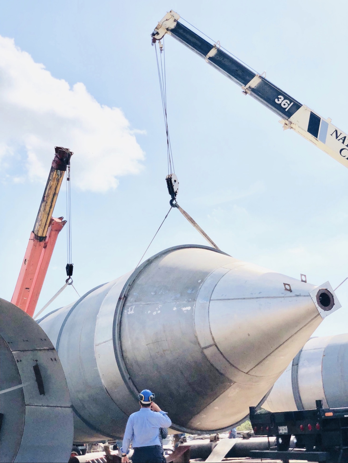 SECOIVSA — izaje y montaje de tanque industrial con grúas en planta Altamira